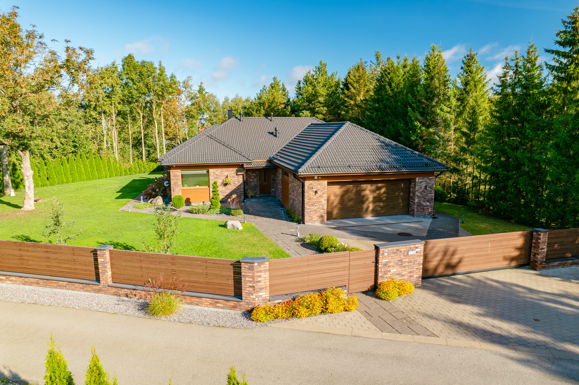 帕尔努海滨公寓